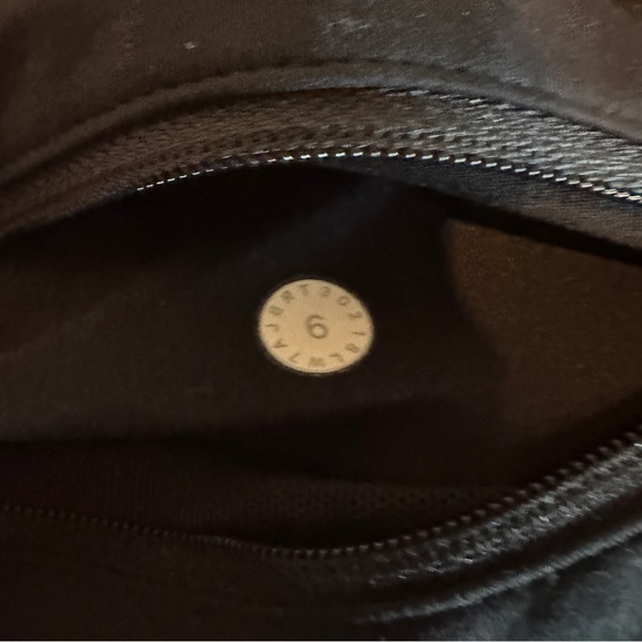 Black Lululemon Speed Up Low-Rise Lined Shorts 2.5" - Picture 2 of 3